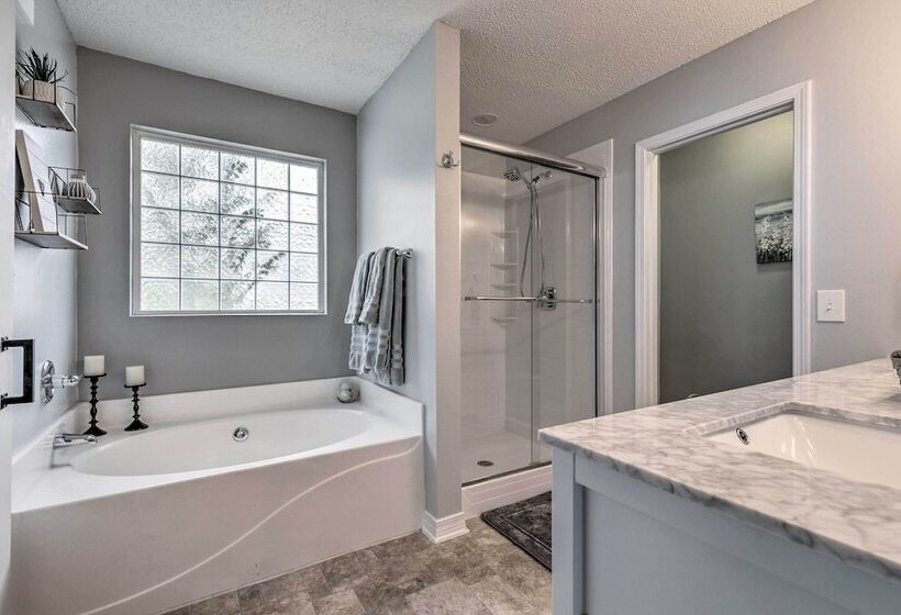 Spacious Home W/ Sunroom, 15 Mi To Pensacola!