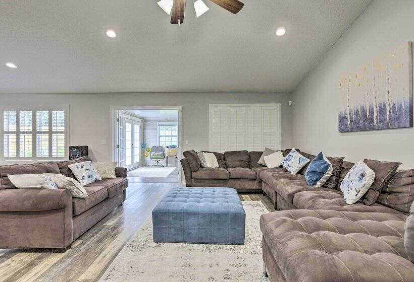 Spacious Home W/ Sunroom, 15 Mi To Pensacola!