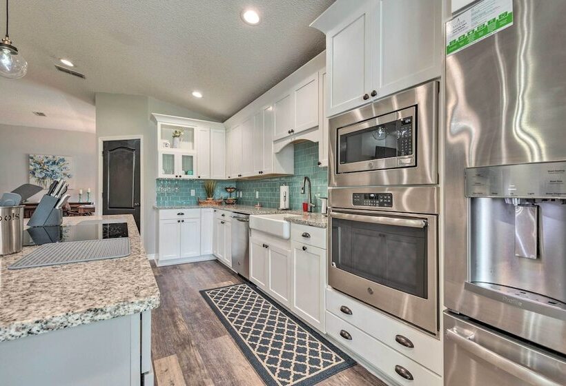 Spacious Home W/ Sunroom, 15 Mi To Pensacola!