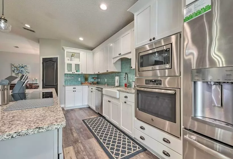 Spacious Home W/ Sunroom, 15 Mi To Pensacola!