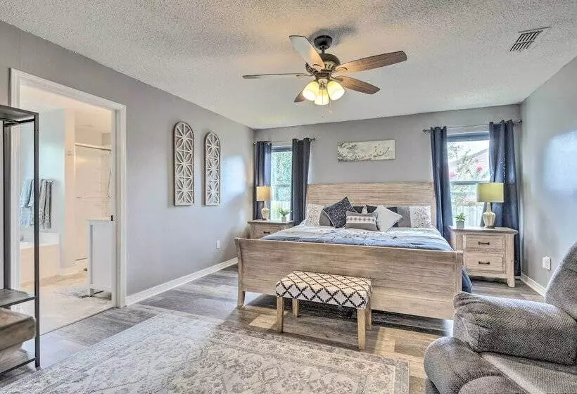 Spacious Home W/ Sunroom, 15 Mi To Pensacola!