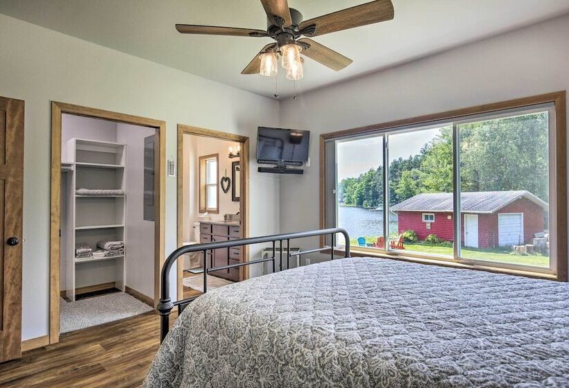 Spacious Lakeside Family Home On Big Bearskin Lake