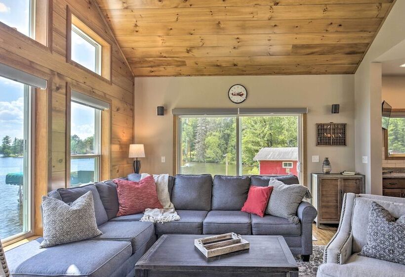 Spacious Lakeside Family Home On Big Bearskin Lake