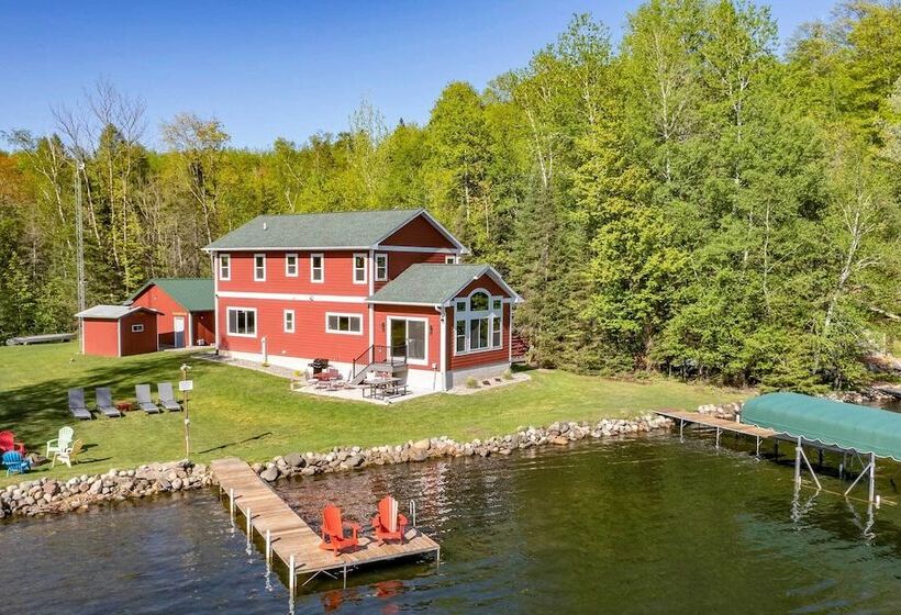 Spacious Lakeside Family Home On Big Bearskin Lake