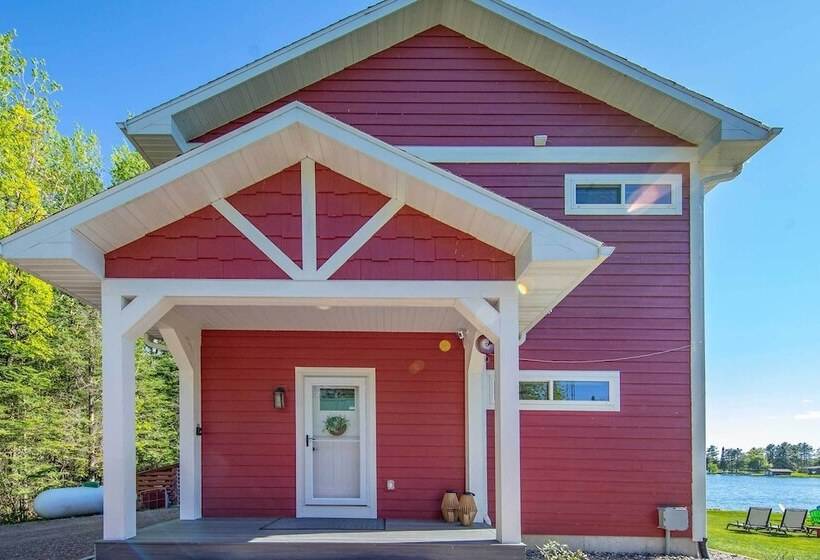 Spacious Lakeside Family Home On Big Bearskin Lake