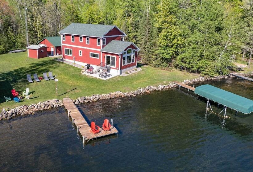Spacious Lakeside Family Home On Big Bearskin Lake