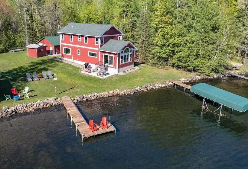 Spacious Lakeside Family Home On Big Bearskin Lake