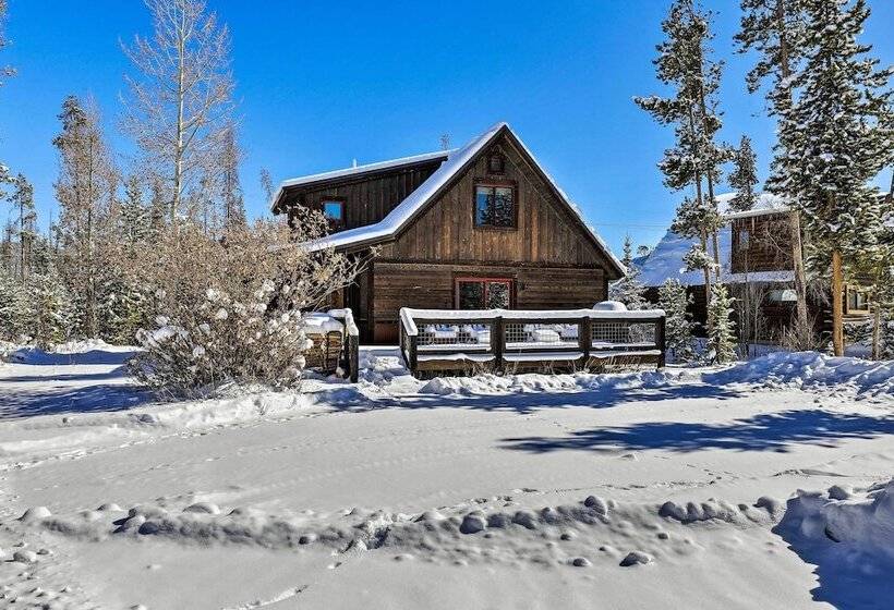 Spacious Grand Lake Cabin W/ Hot Tub & Deck