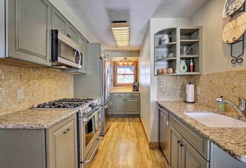 Spacious Grand Lake Cabin W/ Hot Tub & Deck