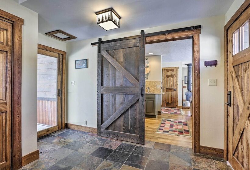 Spacious Grand Lake Cabin W/ Hot Tub & Deck