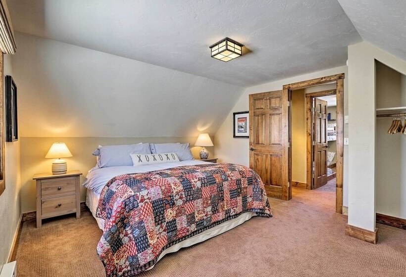 Spacious Grand Lake Cabin W/ Hot Tub & Deck