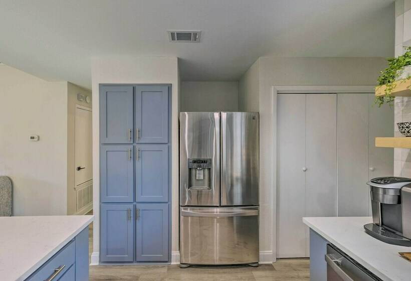 Stylish Lewisville Home Near Downtown Dallas!