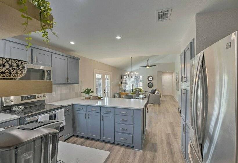 Stylish Lewisville Home Near Downtown Dallas!