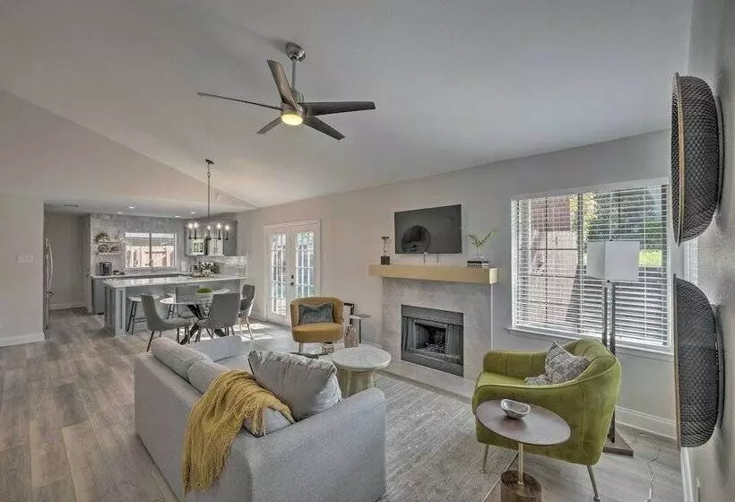 Stylish Lewisville Home Near Downtown Dallas!