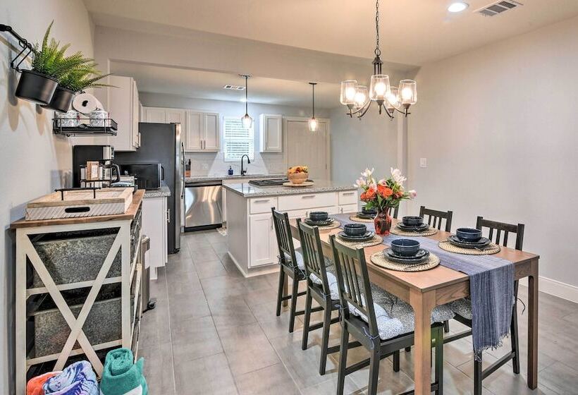 ~ 2 Mi To Pleasure Pier: Home In Galveston!