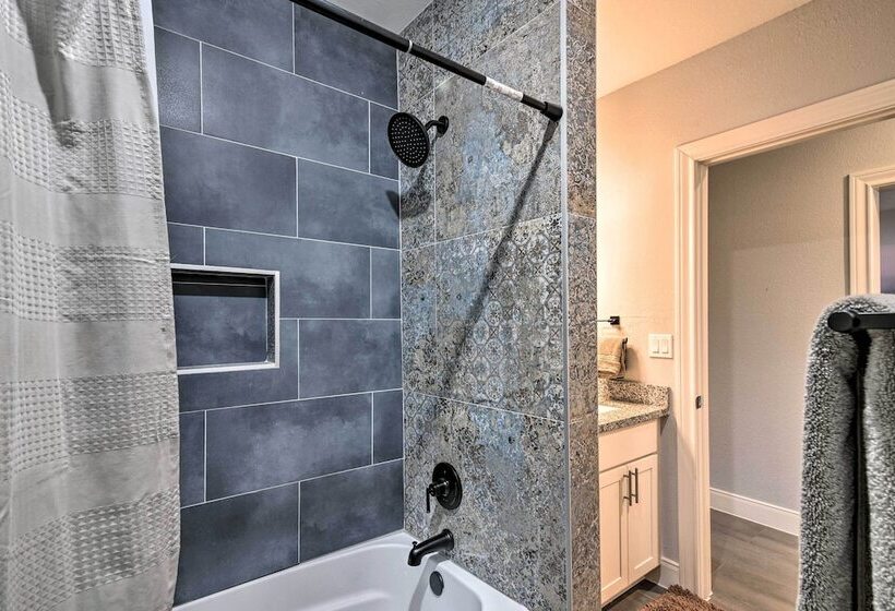 ~ 2 Mi To Pleasure Pier: Home In Galveston!