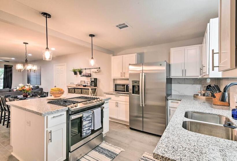 ~ 2 Mi To Pleasure Pier: Home In Galveston!