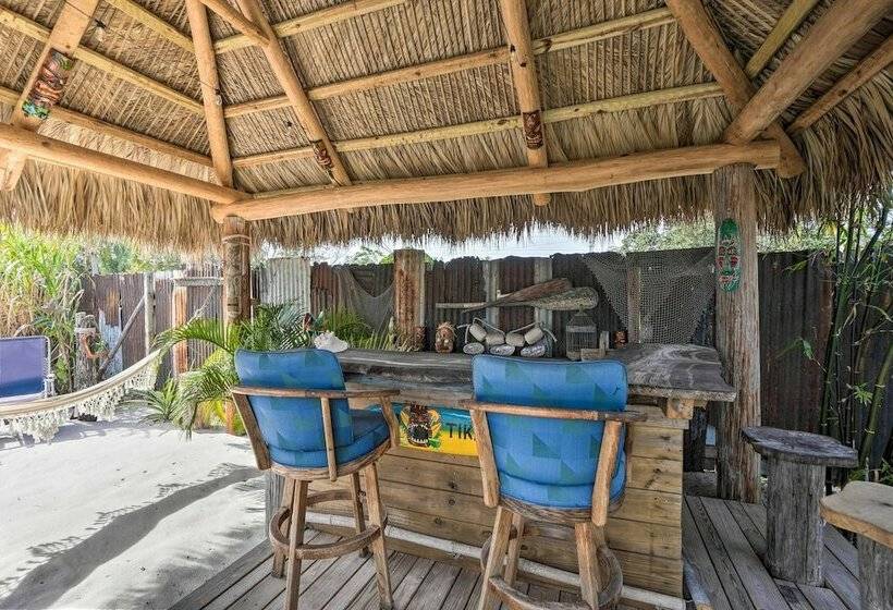 Sunny Haven W/ Private Tiki Bar 6 Mi To Beach!