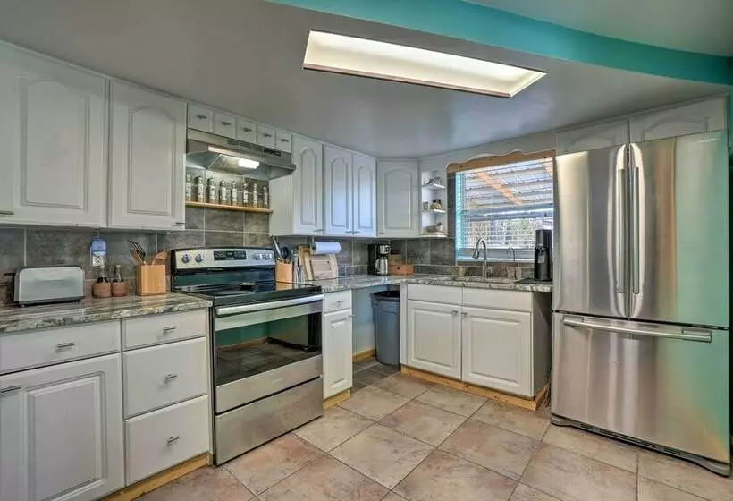 Sunny Haven W/ Private Tiki Bar   6 Mi To Beach!