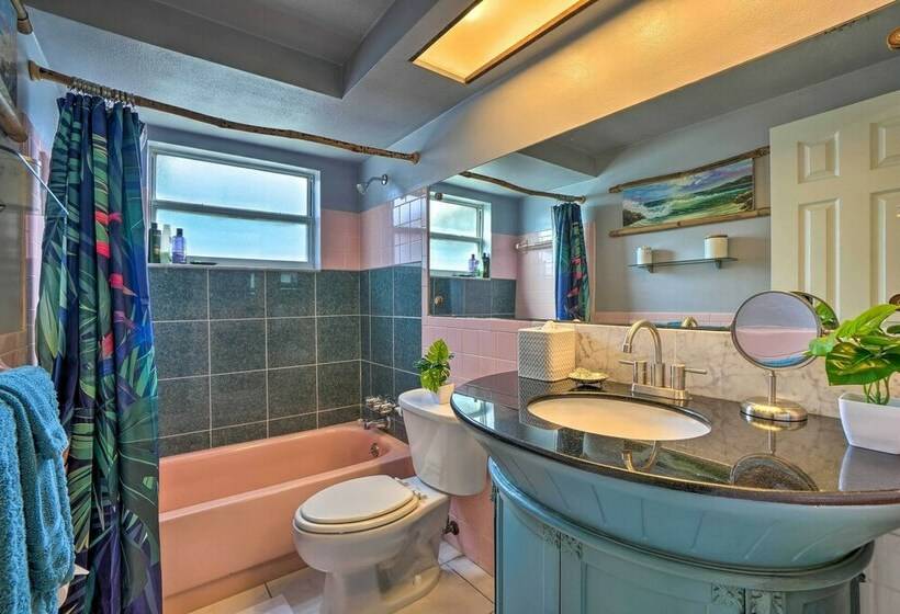 Sunny Haven W/ Private Tiki Bar 6 Mi To Beach!