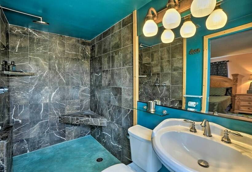 Sunny Haven W/ Private Tiki Bar 6 Mi To Beach!