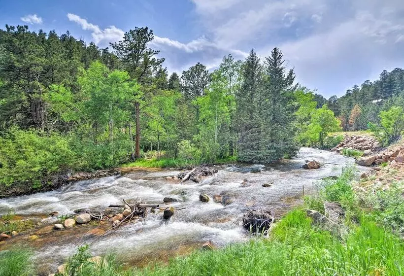 The Pinecone Palace W/ Hiking Trail Access!