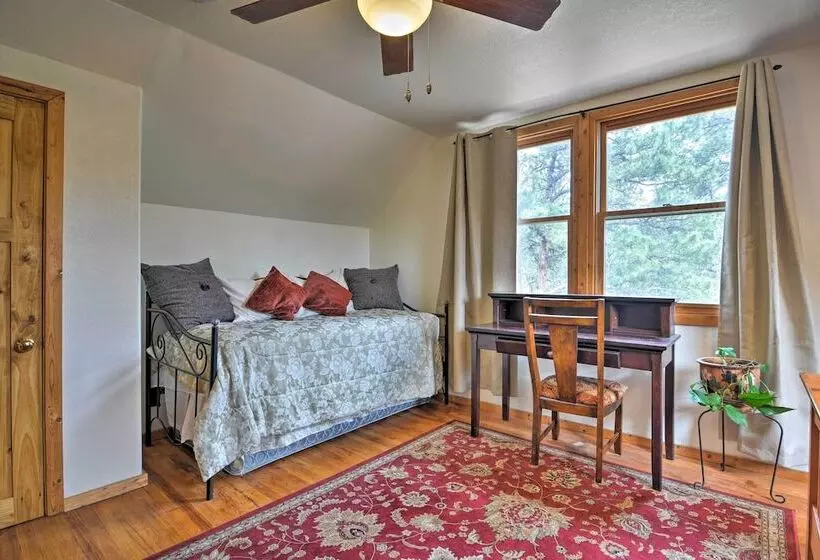 The Pinecone Palace W/ Hiking Trail Access!