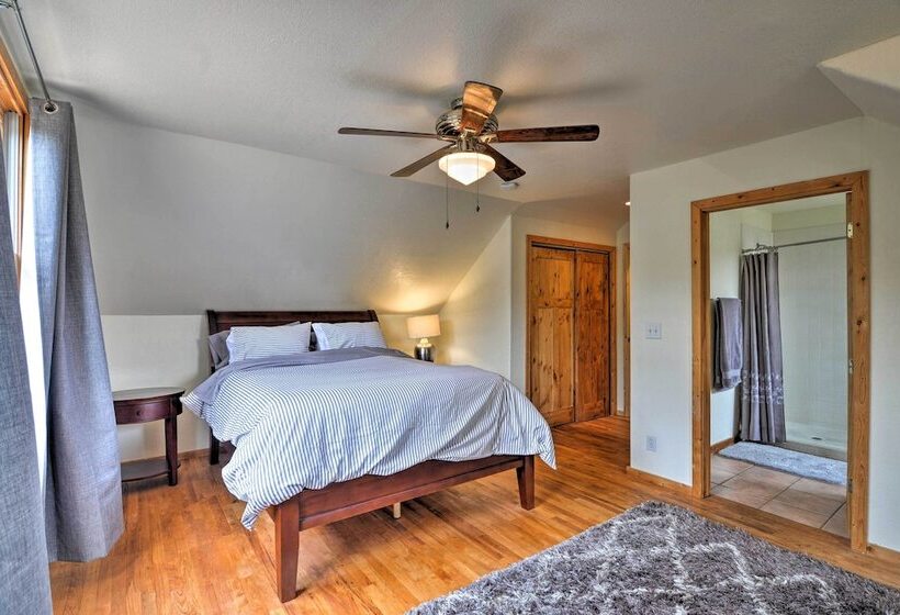 The Pinecone Palace W/ Hiking Trail Access!