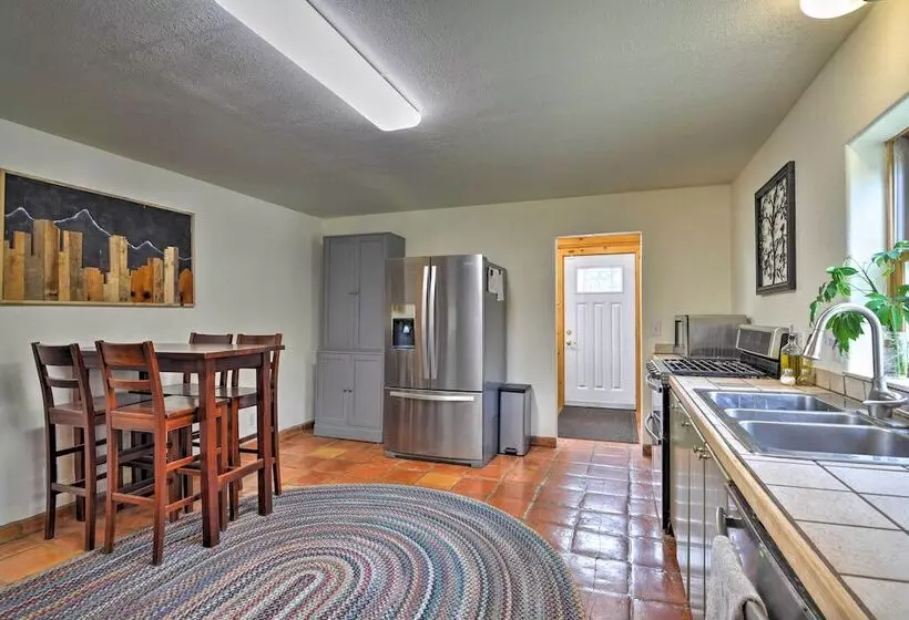 The Pinecone Palace W/ Hiking Trail Access!