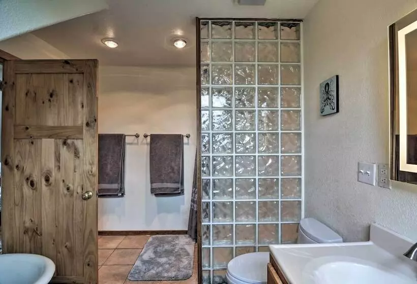 The Pinecone Palace W/ Hiking Trail Access!