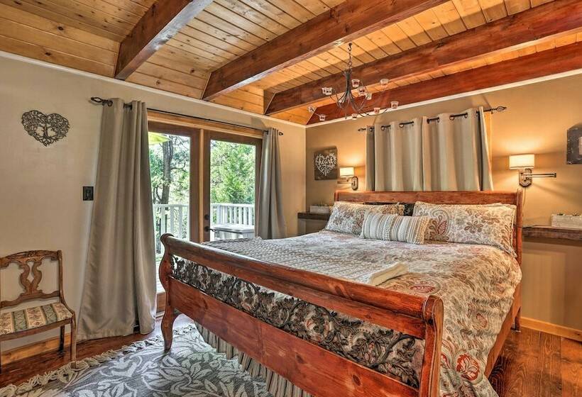 Tree House Chalet  In Lake Arrowhead Village