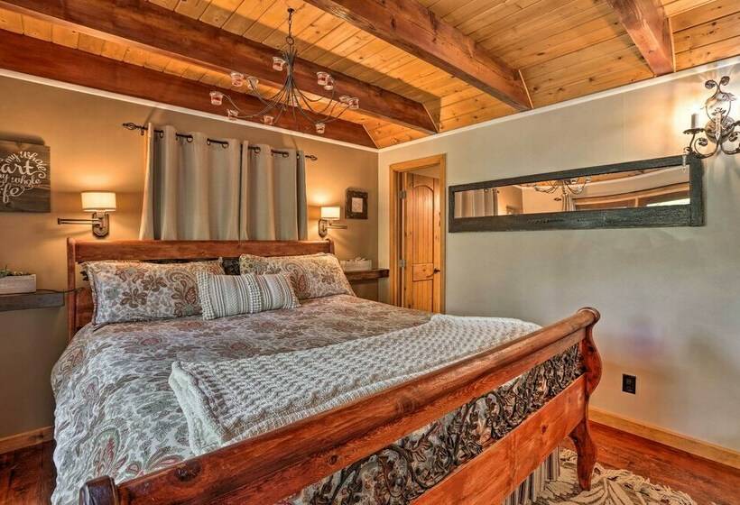 Tree House Chalet  In Lake Arrowhead Village