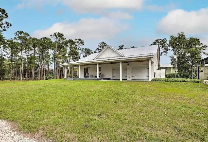 Trendy Palm City Cottage W/ Porch On 5 Acres!