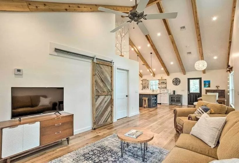 Trendy Palm City Cottage W/ Porch On 5 Acres!