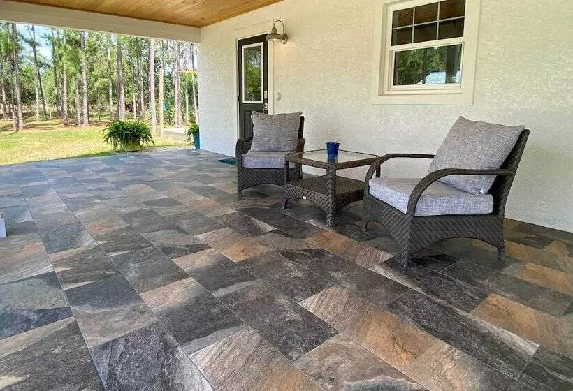 Trendy Palm City Cottage W/ Porch On 5 Acres!