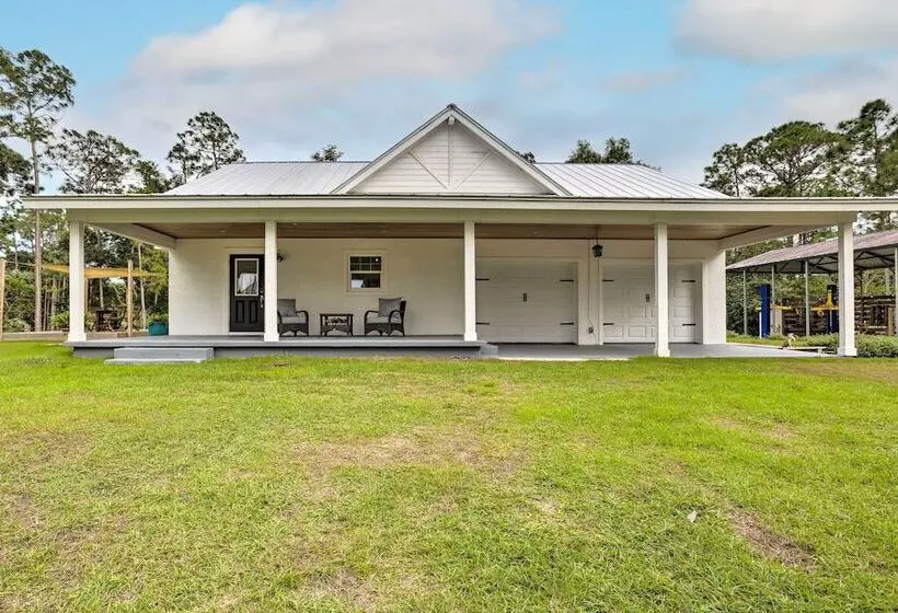Trendy Palm City Cottage W/ Porch On 5 Acres!