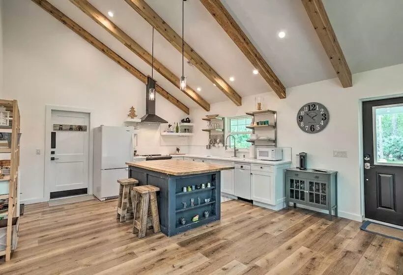 Trendy Palm City Cottage W/ Porch On 5 Acres!