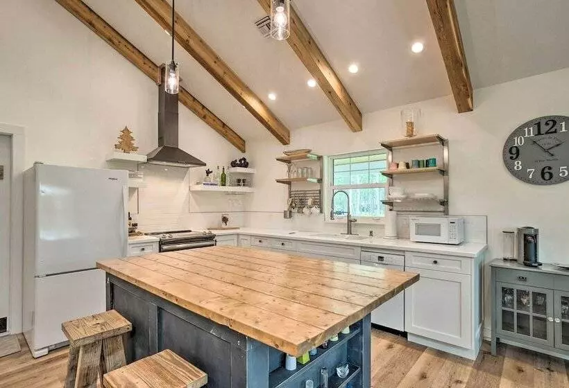 Trendy Palm City Cottage W/ Porch On 5 Acres!