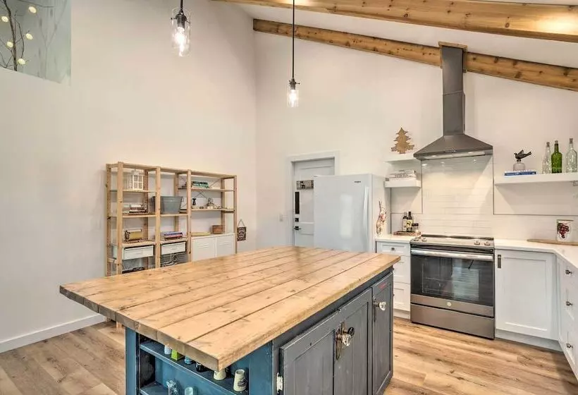 Trendy Palm City Cottage W/ Porch On 5 Acres!