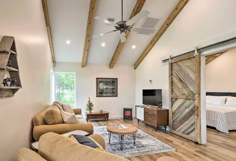 Trendy Palm City Cottage W/ Porch On 5 Acres!