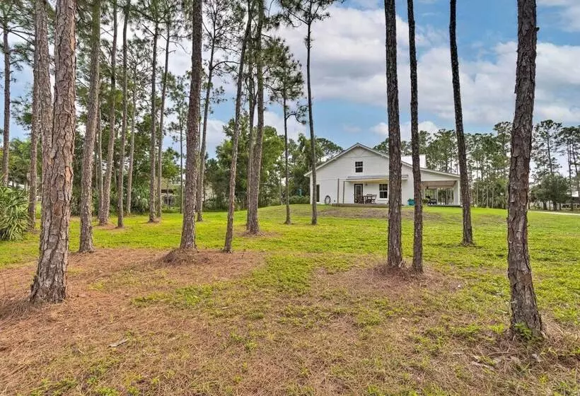 Trendy Palm City Cottage W/ Porch On 5 Acres!