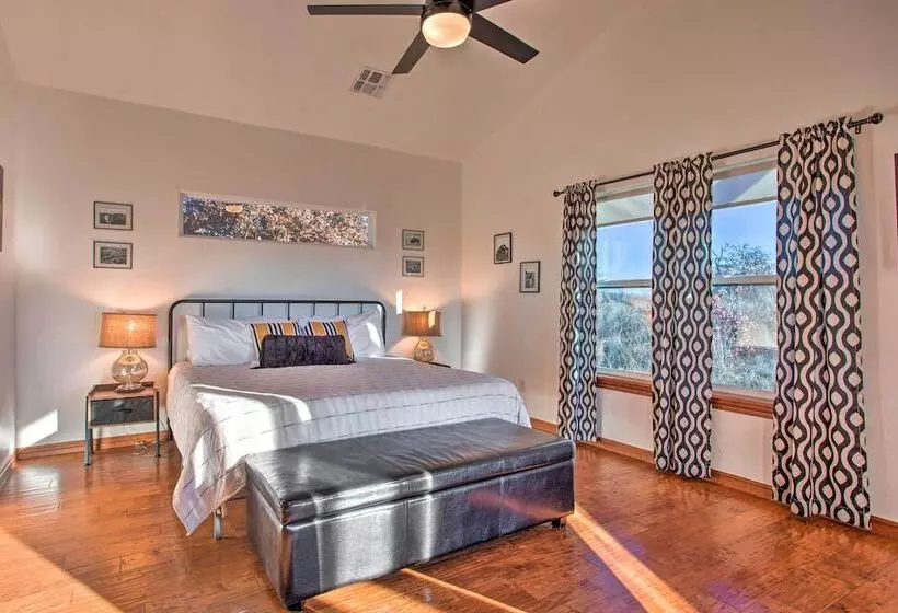 Updated Cabin W/ 360 Degree Mtn View: 1 Mi To Lake