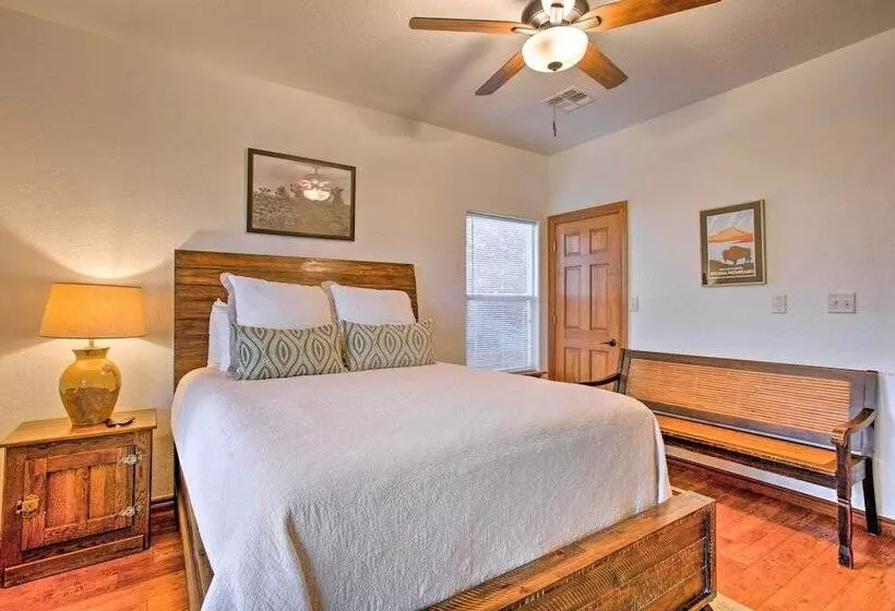 Updated Cabin W/ 360 Degree Mtn View: 1 Mi To Lake