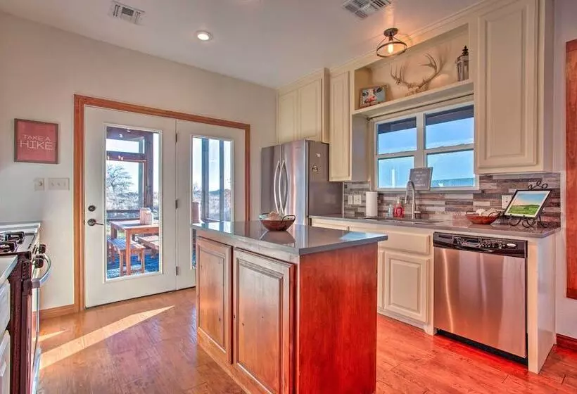 Updated Cabin W/ 360 Degree Mtn View: 1 Mi To Lake