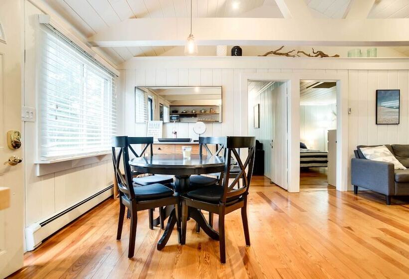 Updated Hyannis Home < 2 Mi To Beach & Golf!