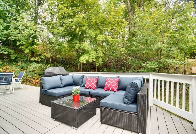 Updated Hyannis Home < 2 Mi To Beach & Golf!