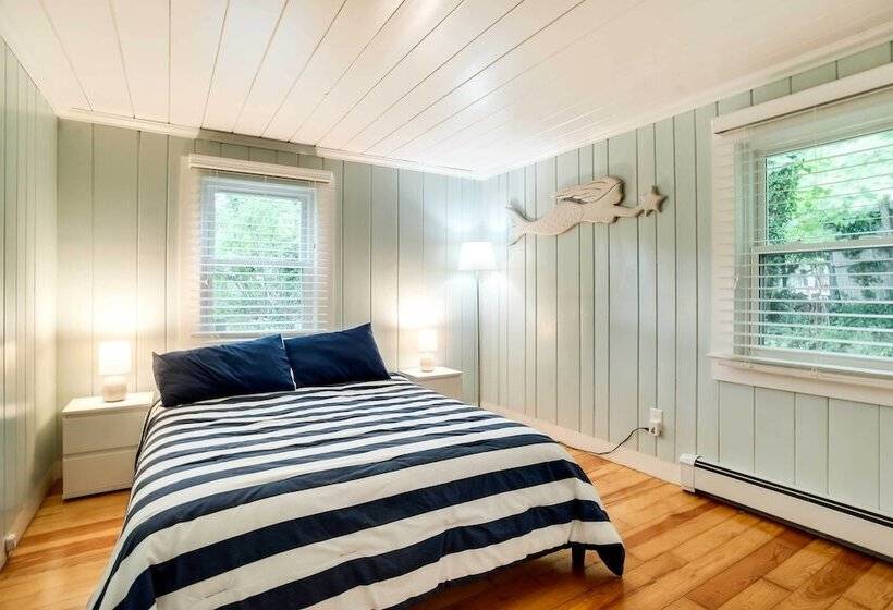 Updated Hyannis Home < 2 Mi To Beach & Golf!