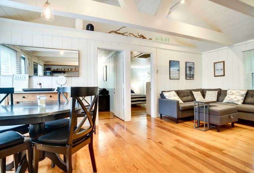 Updated Hyannis Home < 2 Mi To Beach & Golf!