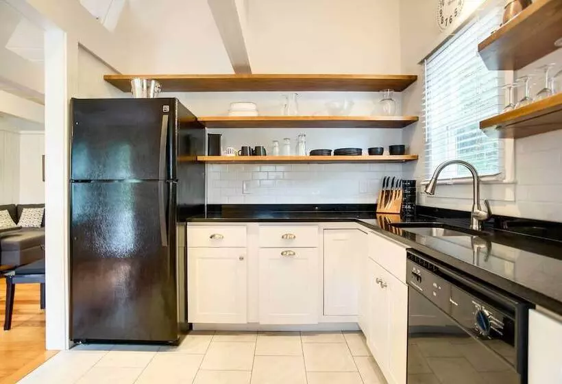 Updated Hyannis Home < 2 Mi To Beach & Golf!