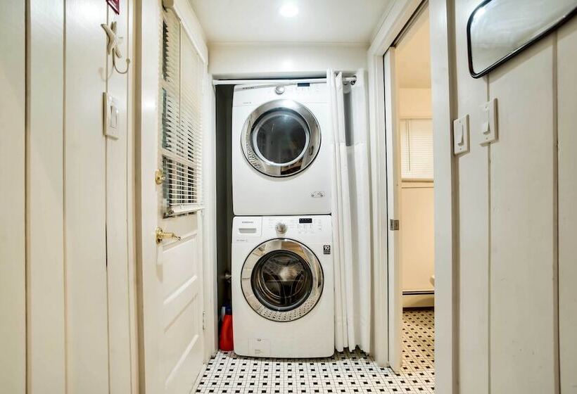 Updated Hyannis Home < 2 Mi To Beach & Golf!